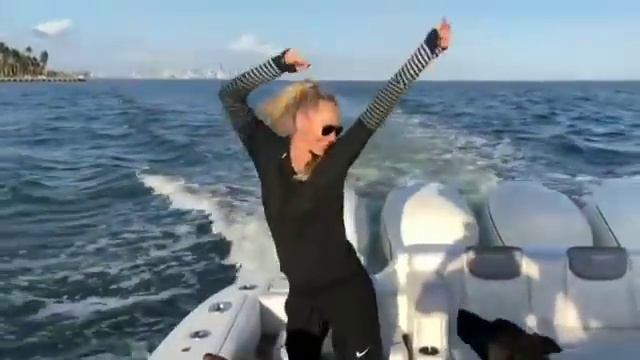 Anna Kournikova Dancings on El Baño | New Single by Enrique Iglesias смотреть онлайн