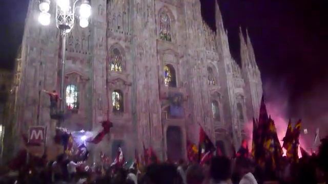 Festa In Piazza Duomo Milano, 18 Scudetto del Milan смотреть онлайн