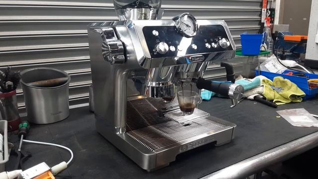 Leaking water from the bottom - Delonghi La Specialista - 5526 test смотреть онлайн