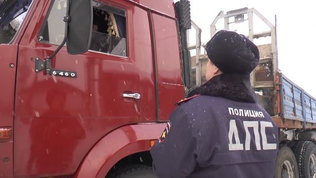 Водителей большегрузов штрафуют за несанкционированную стоянку. смотреть онлайн