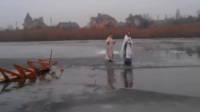освящение проруби Кременчуг.3gp смотреть онлайн