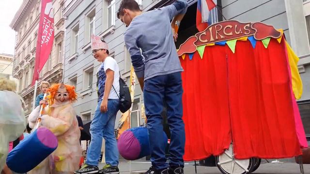 Театр "Странствующие куклы господина Пэжо" - Выступление на Неглинной ул. 06.09.2014 смотреть онлайн