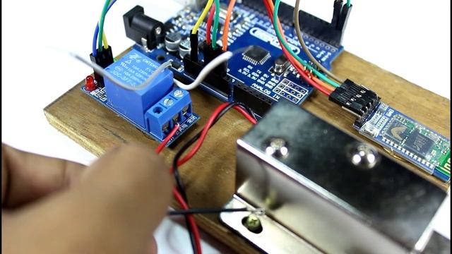 How to Make Mobile Control Door Lock at home смотреть онлайн