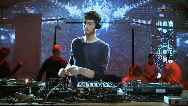 Roland Olyphant at Vinyl Summer 1.0 / Saint-Petersburg 9.6.16 смотреть онлайн
