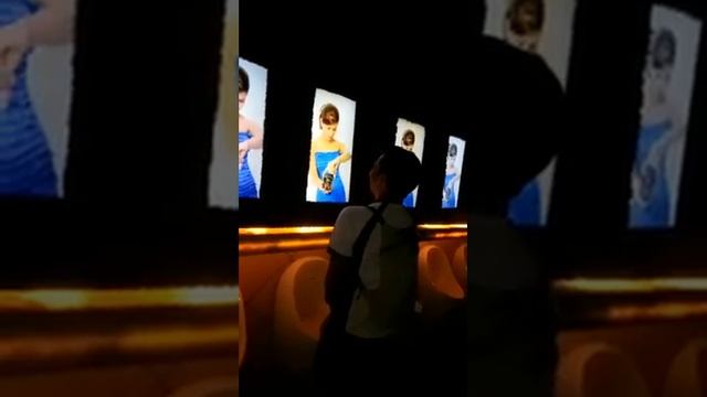 Владелец общественного туалета решил с юмором подойти к обустройству мужских писсуаров смотреть онлайн