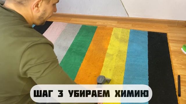 Чистка ковра при помощи моющего пылесоса KARCHER Puzzi 8/1 C смотреть онлайн