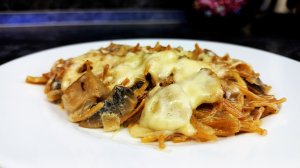 Вермишель с грибами на сковороде, простой и быстрый ужин