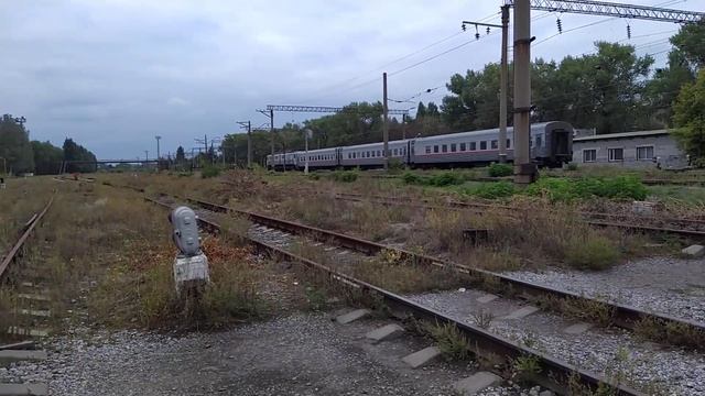 Харцызск, ДНР, станция Харцызск, неизвестный поезд, 22.09.2021. Железная дорога. Khartsyzsk. Donbas смотреть онлайн