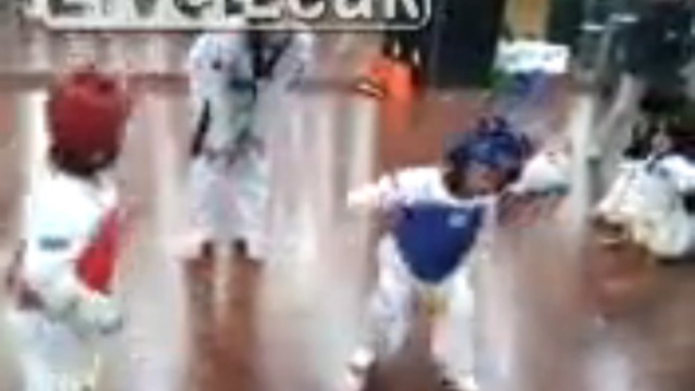 Супер бой.UFC-141.(Нервным и беременным не смотреть) смотреть онлайн