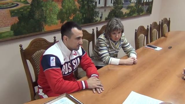 Владимир Киргинцев встретился с борцом греко-римского стиля, обладателем Кубка Мира Юрием Денисовым смотреть онлайн