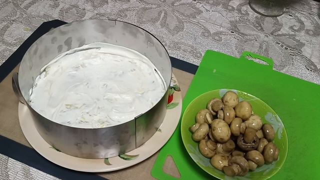 Салат, который вы захотите готовить снова и снова!!! Салат с маринованным луком и грибами! смотреть онлайн