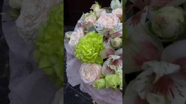 Букет в шляпной коробке от Максфлора доставка цветов в Раменском #букет #букеты #доставкацветов смотреть онлайн