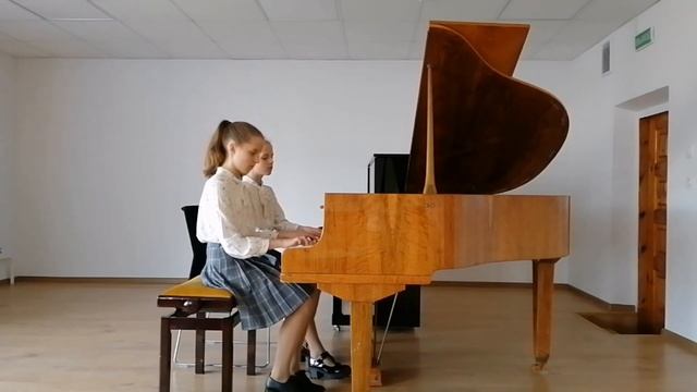 Назарчук Дарья и Мелания, фортепианный ансамбль 11 лет. смотреть онлайн