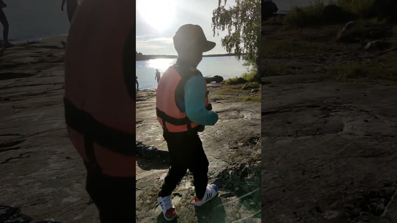 Змея дохлючка затаилась в камнях #змеи #остров #поход смотреть онлайн