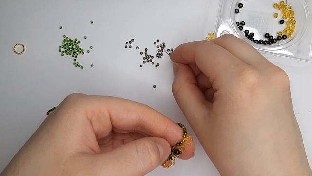 Плетем ободок на волосы из бисера. Обучение бисероплеьению. Handmade tutorial. смотреть онлайн