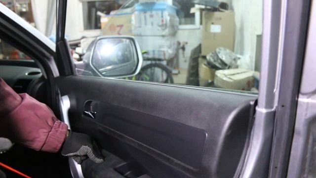 Готовим стекла и замки дверей автомобиля к зиме с помощью силикона смотреть онлайн