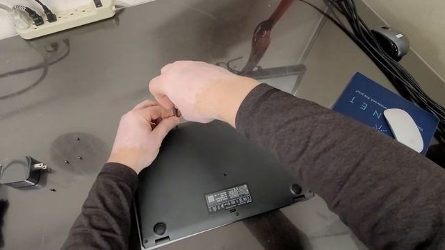 Opening and first impressions of ASUS E410M. Awesome budget laptop with unusual trackpad function. смотреть онлайн