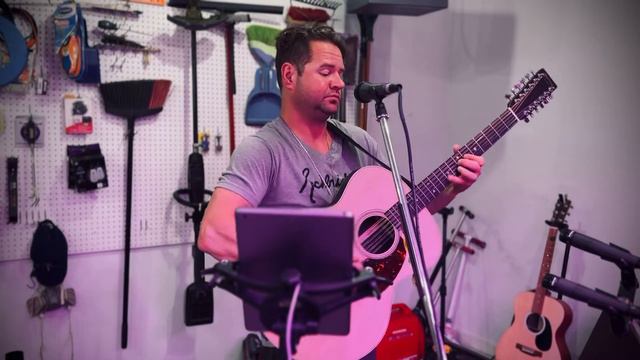 Martin Guitar J-16E 12 String смотреть онлайн