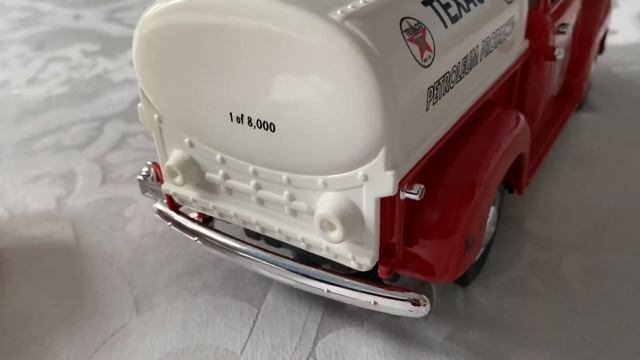 Review of 1953 Chevrolet Texaco truck by Mira (Scale 1/18) смотреть онлайн