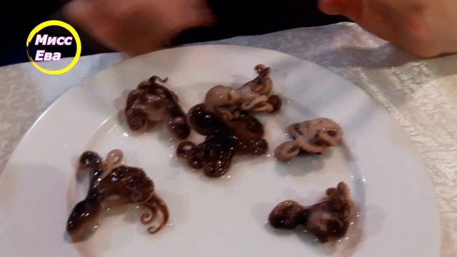 Ева пробует осьминогов!!! смотреть онлайн