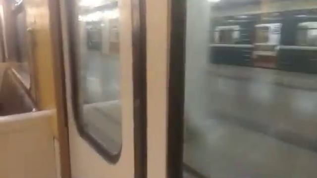 Вагоны 1935 года на станции метро Черкизовская и выизд из оборотного тупика смотреть онлайн