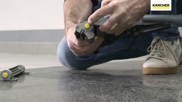 Очистка твердых напольных покрытий моющим пылесосом Karcher Puzzi смотреть онлайн