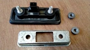 Кнопка двери багажника Skoda Octavia A5 1Z0827574B
