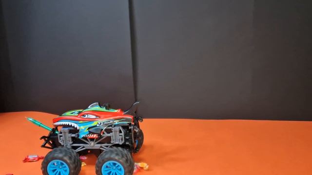 Monstr Truck. Челендж с шариками. Что же там внутри!? смотреть онлайн