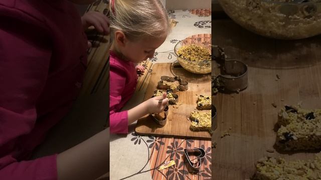 "Новогодняя птичья столовая" смотреть онлайн