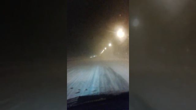 Зимняя езда по трассе опасно не видно из за фуры смотреть онлайн