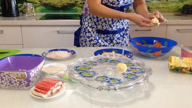 Закуска Рафаэлло из крабовых палочек кокосовой стружки. смотреть онлайн