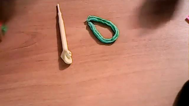 Плетение браслета на рогатке клубничка!!)) смотреть онлайн