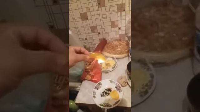 Чипсы горят, это шок смотреть онлайн
