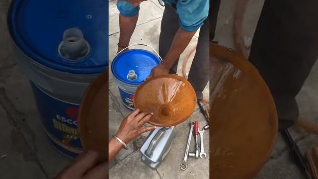 How to change new holland gear box oil. 3630 how to clean it смотреть онлайн