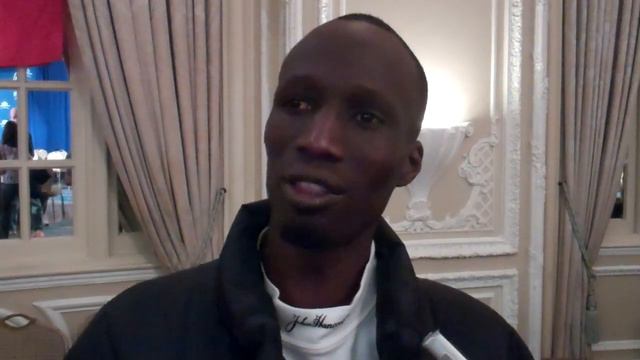 Wesley Korir talks prior to the 2013 Boston marathon смотреть онлайн