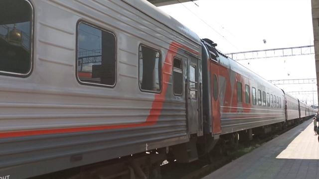 Приветливый маневровый Тепловоз ТЭМ18ДМ-1989 с пассажирскими вагонами смотреть онлайн