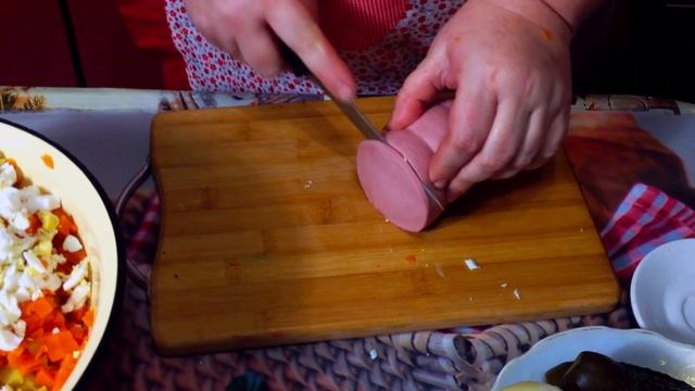 Всеми любимый салат Оливье //Вкусный домашний рецепт. смотреть онлайн