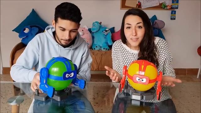 L' ULTIMO CHE SCOPPIA IL PALLONCINO VINCE! *balloon battle challenge* смотреть онлайн