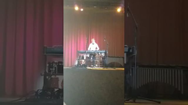 В.А.Моцарт. Кусочек из увертюры к "Свадьбе Фигаро", ксилофон - Соня Пыжик, рояль - Лиля Фатеева. смотреть онлайн