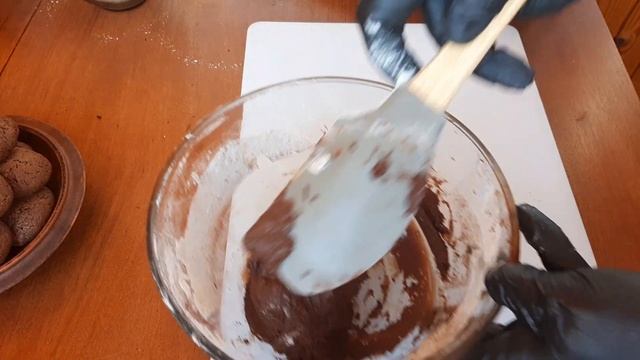 Шоколадное печенье за 20 минут! Хрустящее снаружи и нежное внутри смотреть онлайн