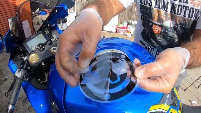 Suzuki GSXR1000 2017 L7 foot peg delate and fuel tank lid sticker.