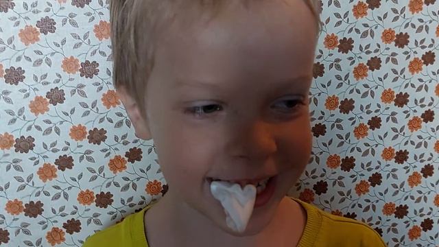 Выпал первый зуб!!! Федя вырвал сам! Феде 5 лет 11 месяцев и 25 дней!! смотреть онлайн