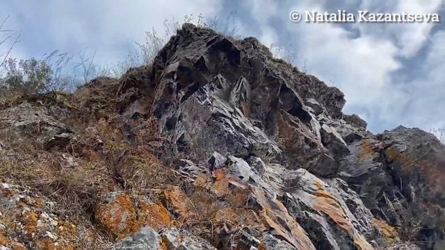 Качинские столбы в Красноярском крае. РЖЯ с русскими языками. смотреть онлайн