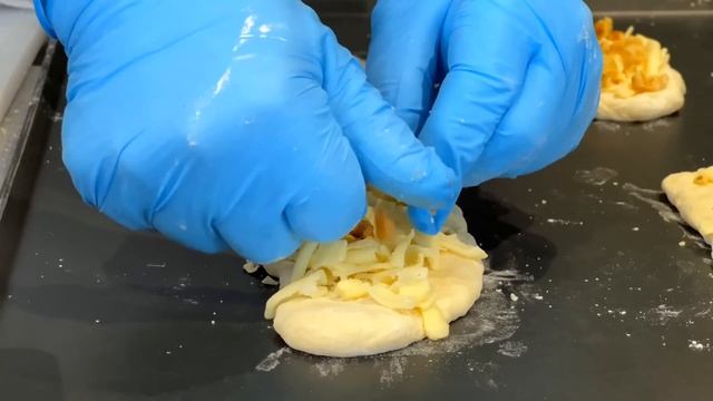 【厳選】大量パン作りラッシュ！信じられない量のパンを焼き上げる北海道のベーカリーたち！Amazing Skills of Japanese Bakers смотреть онлайн