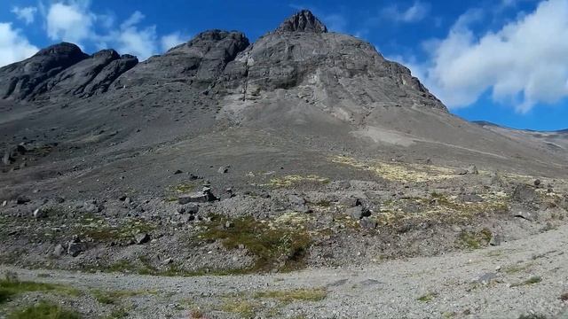 Озеро "Длинное" в Хибинах. Кукисвумчоррский перевал. Исток реки Вудъяврйок. Пеший туризм. смотреть онлайн