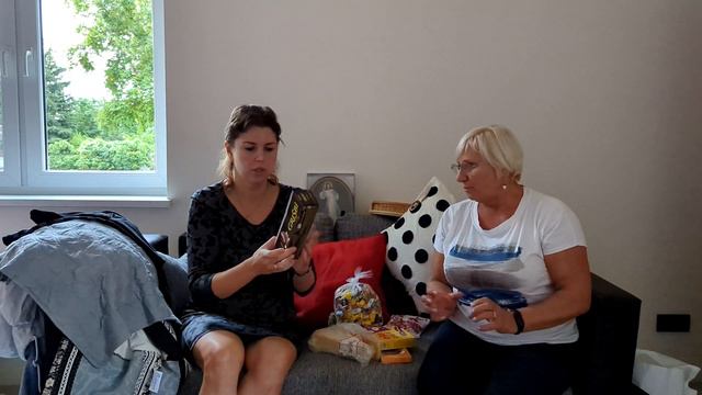 Посылка из Италии от свекрови. Лена в гостях. Открываем родарки к новоселию из Италии 40 кг! смотреть онлайн