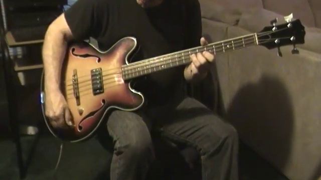 Aria hollow body electric bass guitar смотреть онлайн