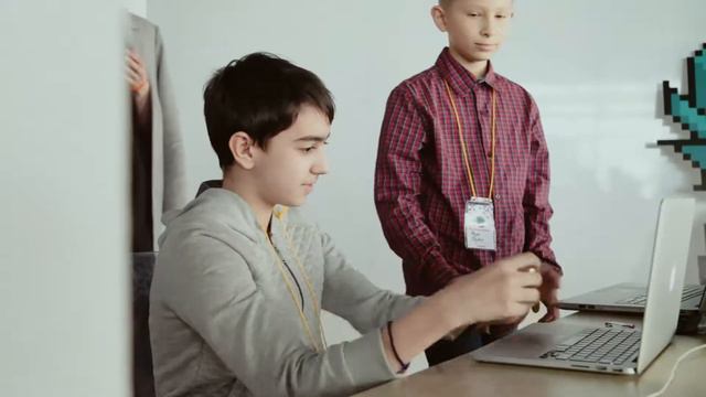 Презентация игровых проектов в Школе программирования и цифрового творчества Кодабра смотреть онлайн