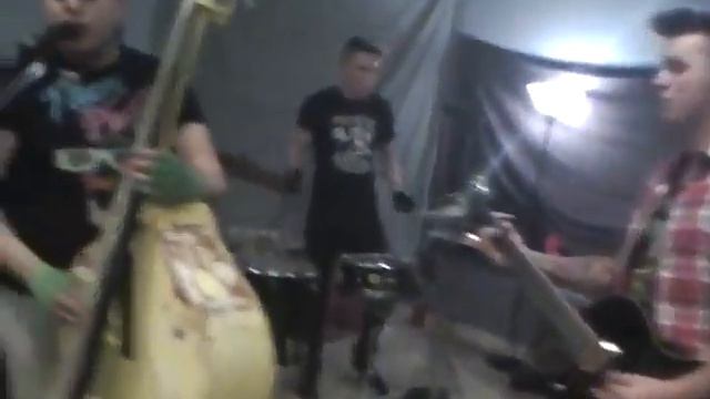 House of the Techno Drum, Sewer Surfers смотреть онлайн