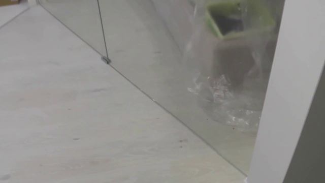 Раздвижная межкомнатная перегородка из прозрачного стекла. смотреть онлайн